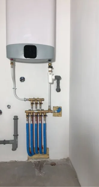 installation-chauffe-eau-ariston-collecteur
