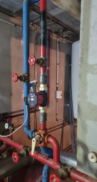 pompe-circulateur-chauffage-tuyauterie
